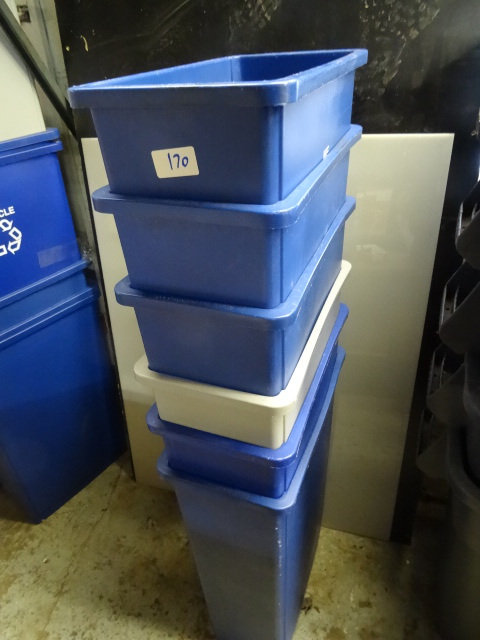 6 Rubbermaid #3540 garbage cans....