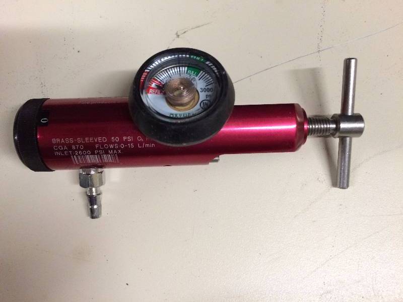 lot 32 image: Allied Healthcare Oxygen Regulator Gauge 3000 PSI Like New Condition