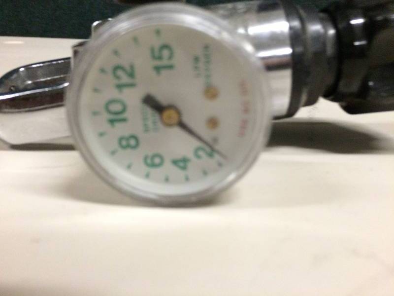 lot 33 image: Victor Medical Oxygen TANK Regulator