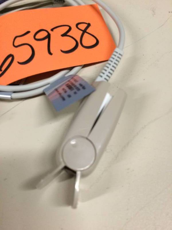 lot 34 image: Recently Sold On Ebay $200 Nellcor NPB-40 SpO2 Handheld Portable Pulse Oximeter With Reusable Finger Sensor - Excellent