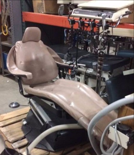 lot 75 image: WOWOW RetailS Used $8000 Recently Removed & Was In Working Order - Chair Lift Tilt Tested Operational While Taking Pics Power Dental Chair - Excellent Condition