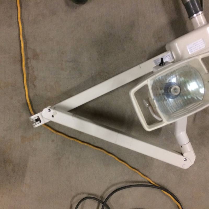 lot 76 image: Medical Examination Light - Plugs In & Works Great For The Garage, Carpenter Or Crafters Too