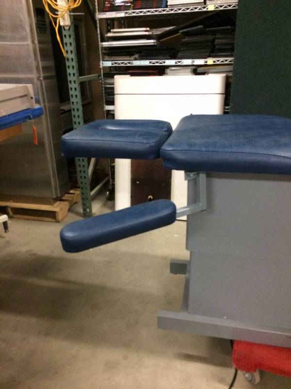 lot 78 image: Electric High Low Chiropractic Massage Spa Table - Excellent Condition
