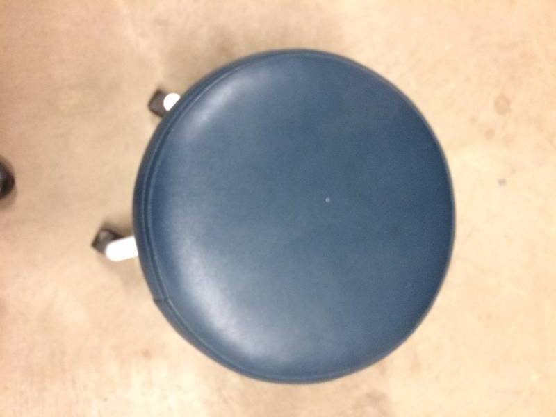 lot 80 image: Very Nice Medical Dental Height Adjustable Rolling Stool