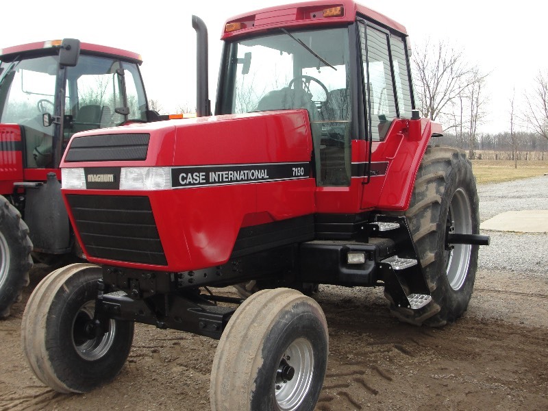 CASE INTERNATIONAL 7130 MAGNUM TRACTOR