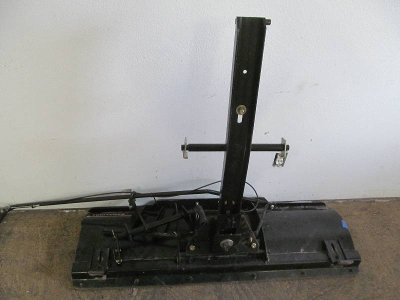 lot 3 image: Craftsman push blade