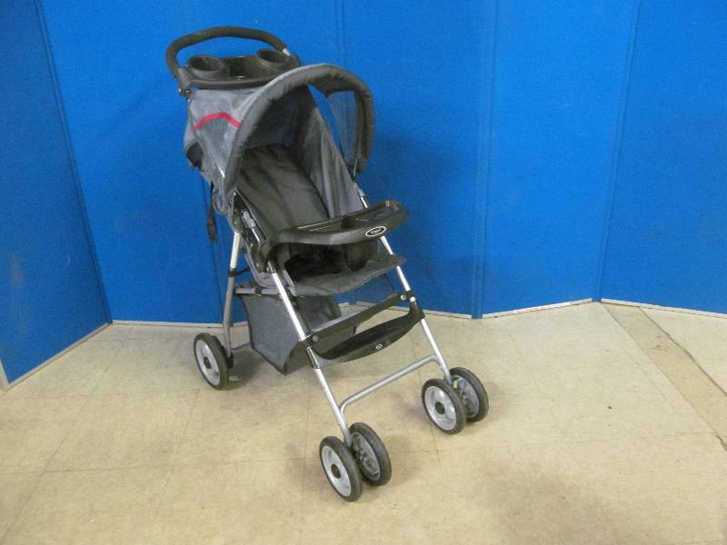 lot 28 image: Cosco stroller