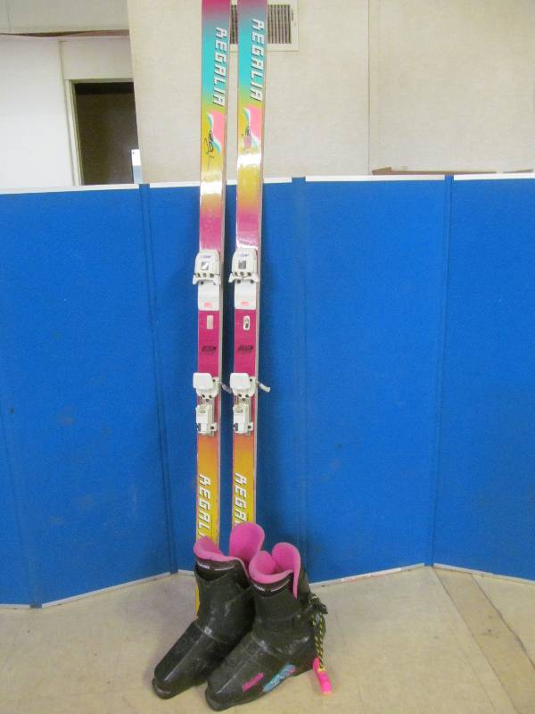 lot 34 image: skis