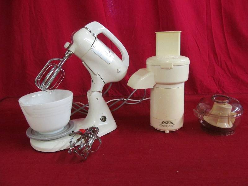 lot 39 image: mixer, food processor