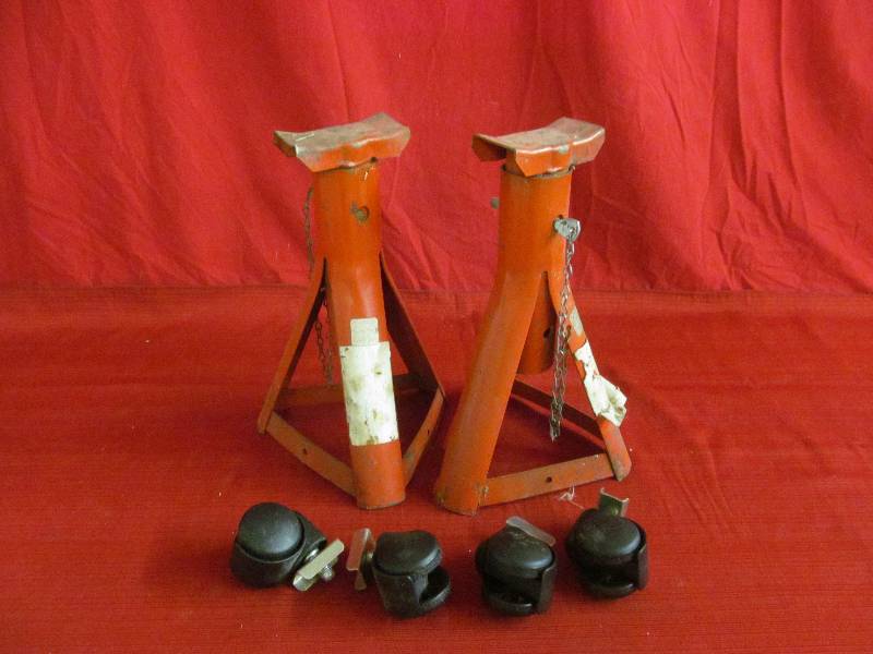 lot 43 image: jack stands, swivel casters