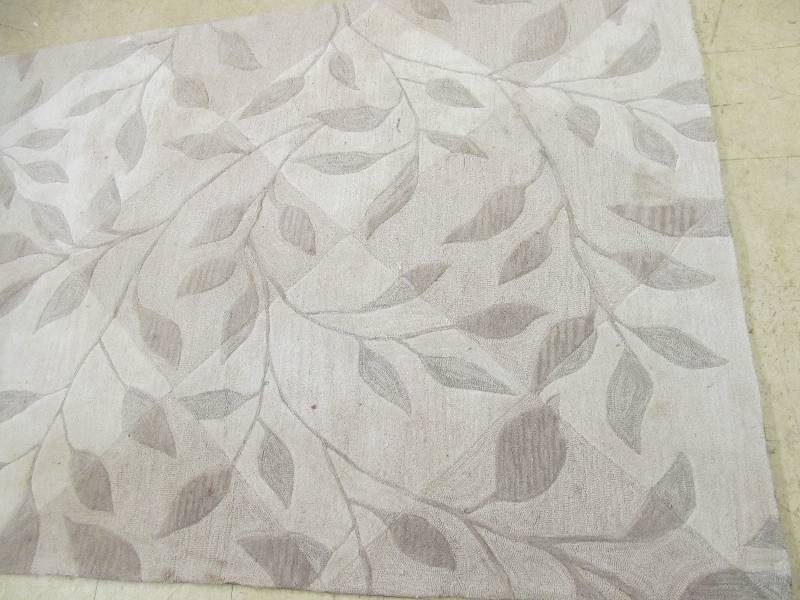 lot 49 image: rug
