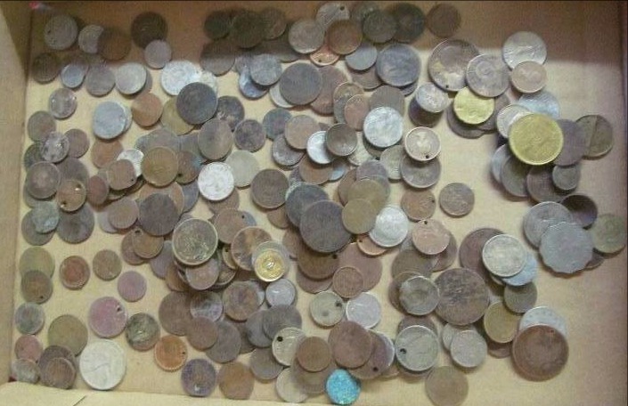 lot 60 image: World Coins