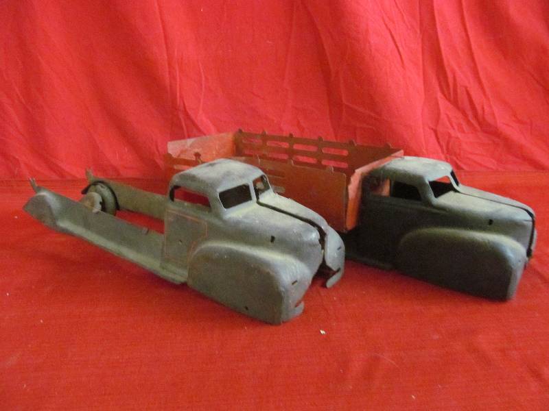 lot 63 image: vintage toys