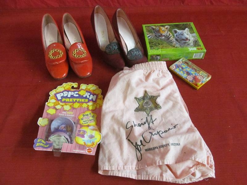 lot 87 image: vintage games