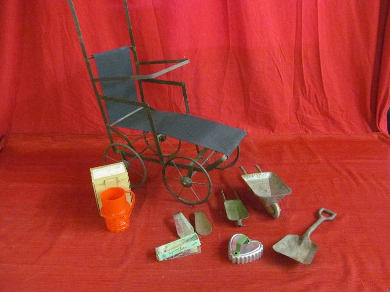 lot 92 image: vinatge toys