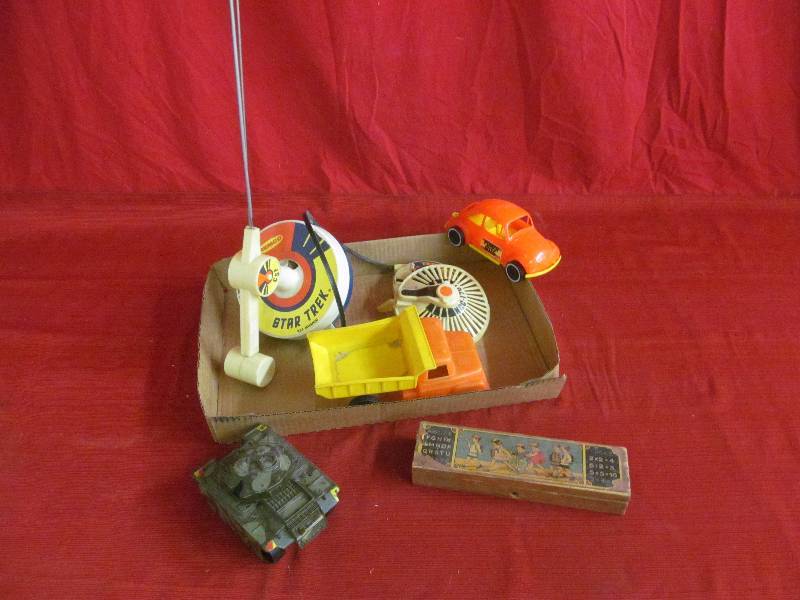 lot 110 image: vintage toys