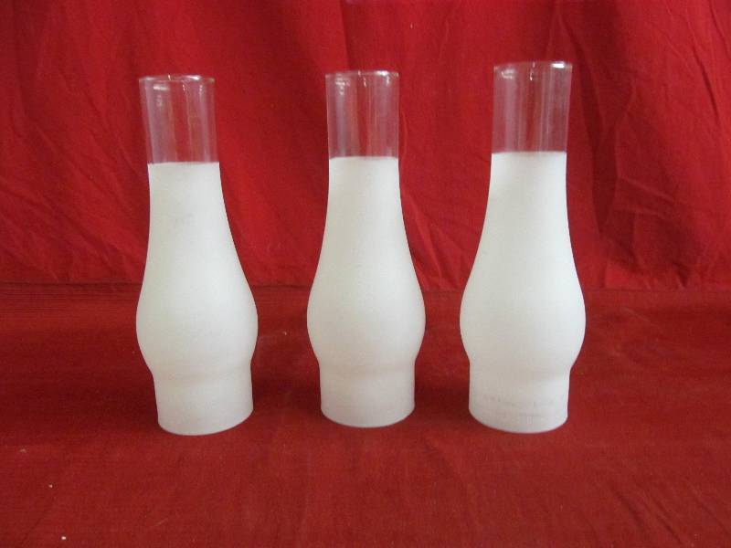lot 115 image: lamp chimney