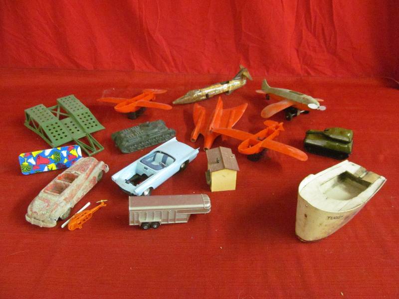 lot 119 image: collectible toys