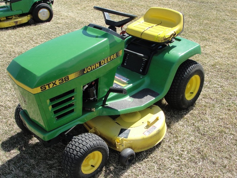 JOHN DEERE STX38 GARDEN TRACTOR