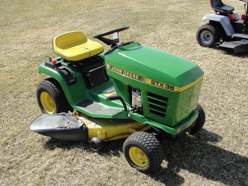 John deere 2024 stx38 lawn tractor