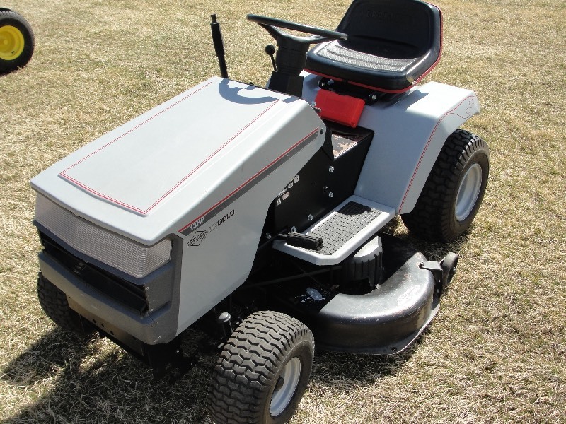 CRAFTSMAN LAWN TRACTOR