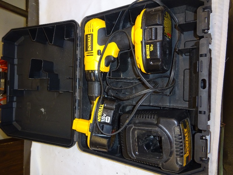 Dewalt 18 volt drill with 2 batteries
