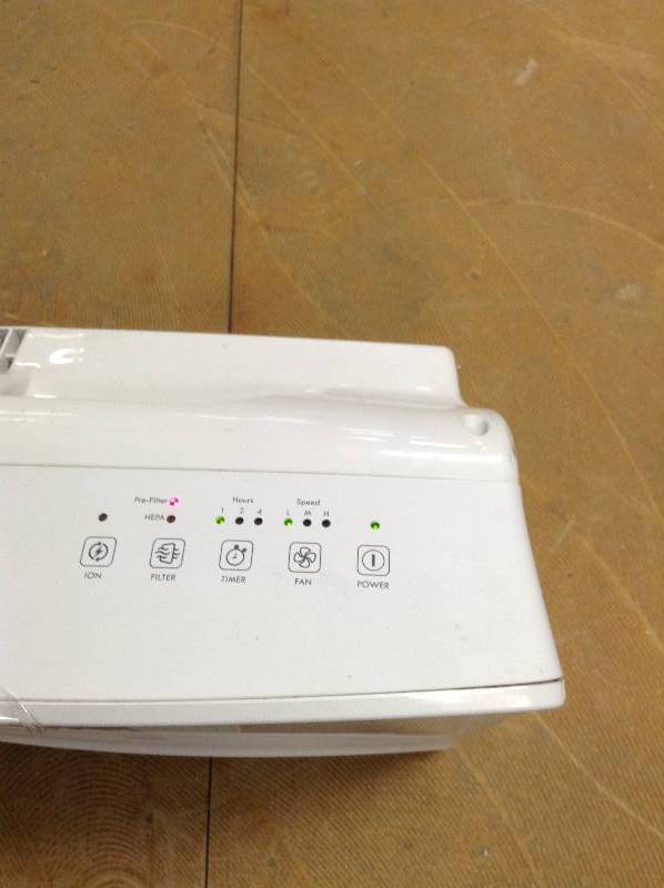 lot 14 image: Kenmore Air Purifier Model 437.83395410 used in working condition