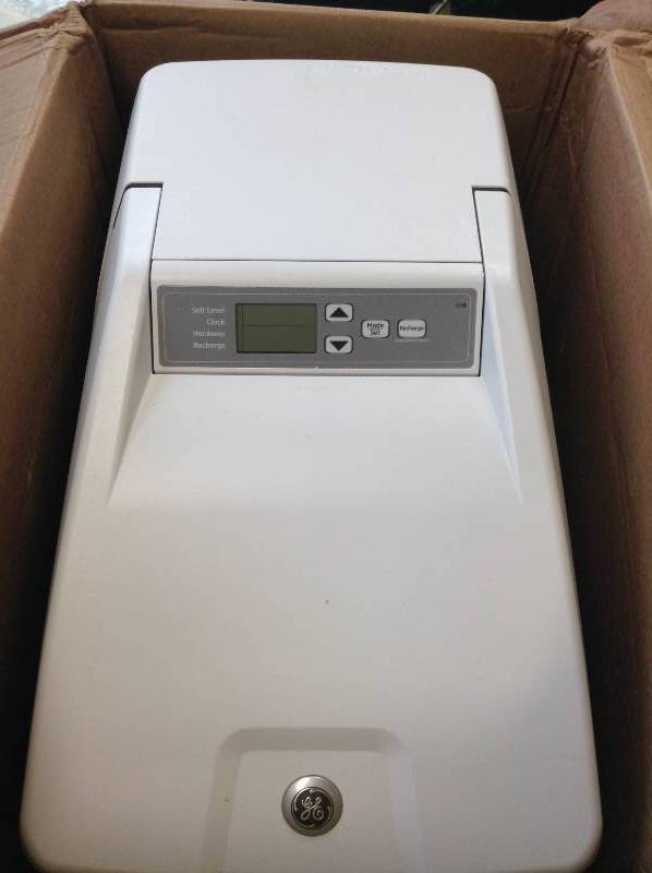 lot 100 image: GE 30,000 Grain Water Softener open box never used