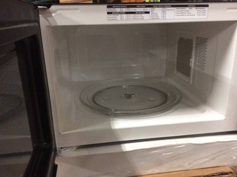 Kenmore 2.2 Microwave - used in very good condition