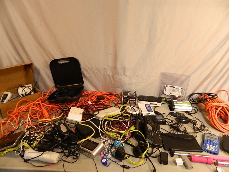 lot 107 image: Assorted Electronics
