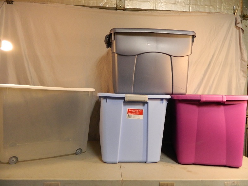 lot 111 image: 4 Assorted Totes with Lids