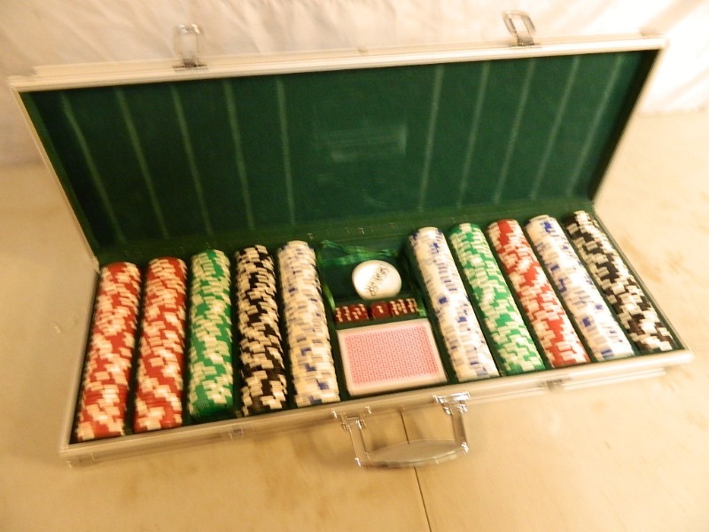 lot 118 image: Poker Set in Case