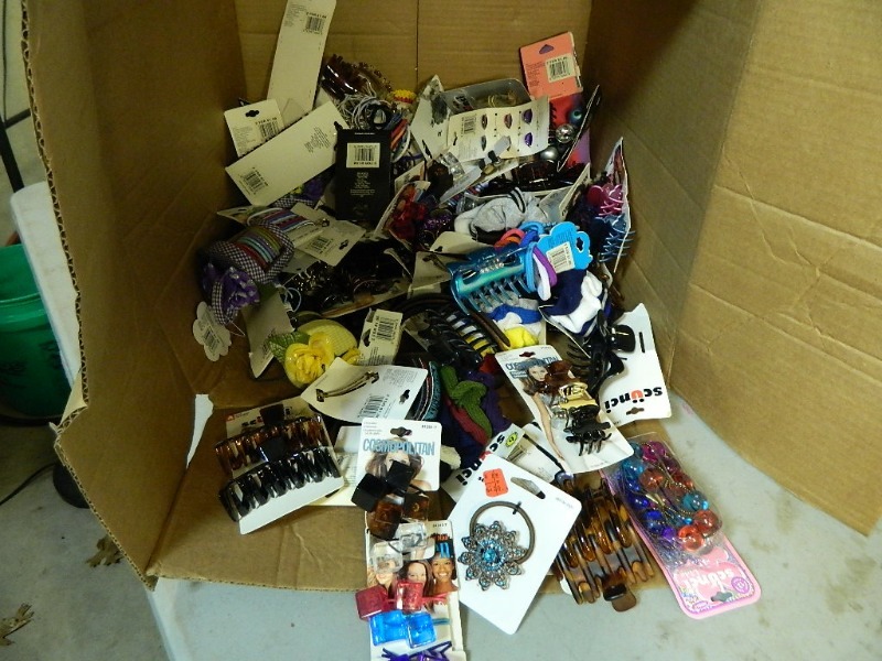 lot 143 image: New Hair Accessories