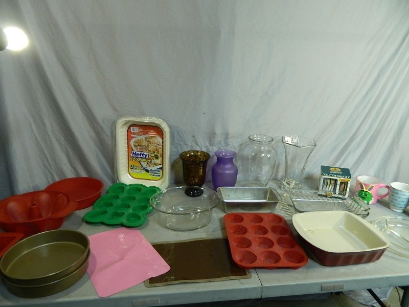 lot 150 image: Pyrex, Anchor Hocking, New Mugs, and More