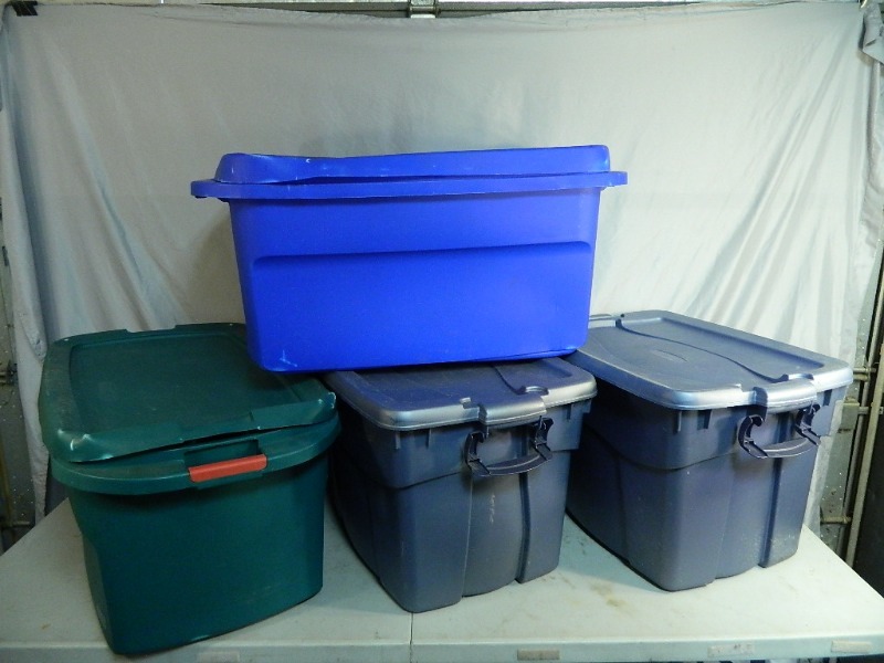 lot 161 image: 4 Assorted Totes with Lids