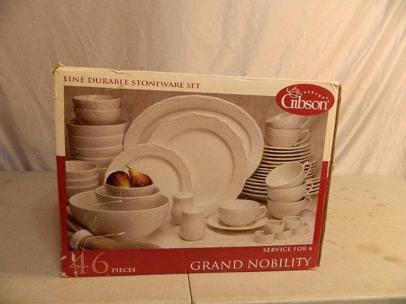 lot 8 image: New Gibson Dish Set