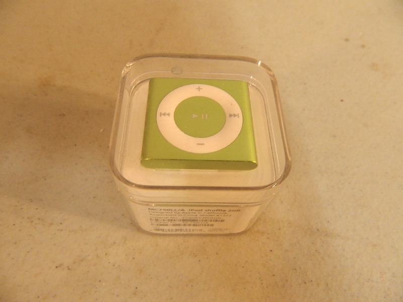 lot 9 image: New IPod Shuffle