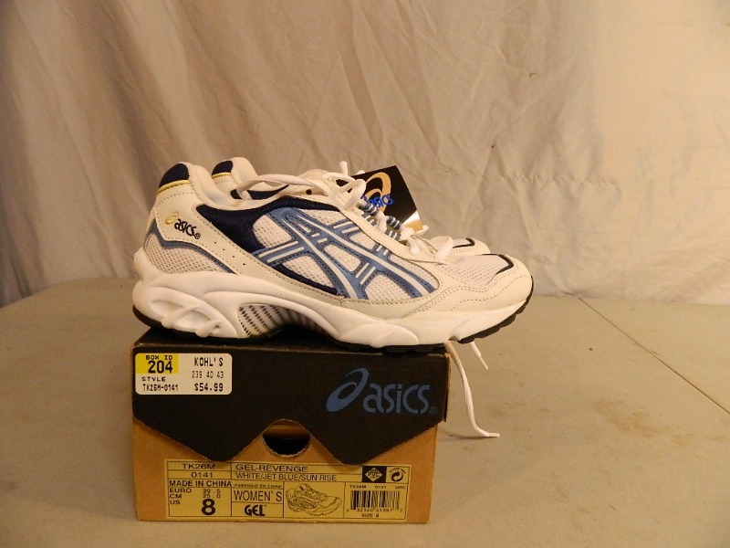 lot 15 image: New Womens Oasics Tennis Shoes
