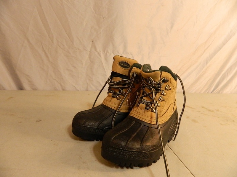 lot 16 image: New Womens Boots