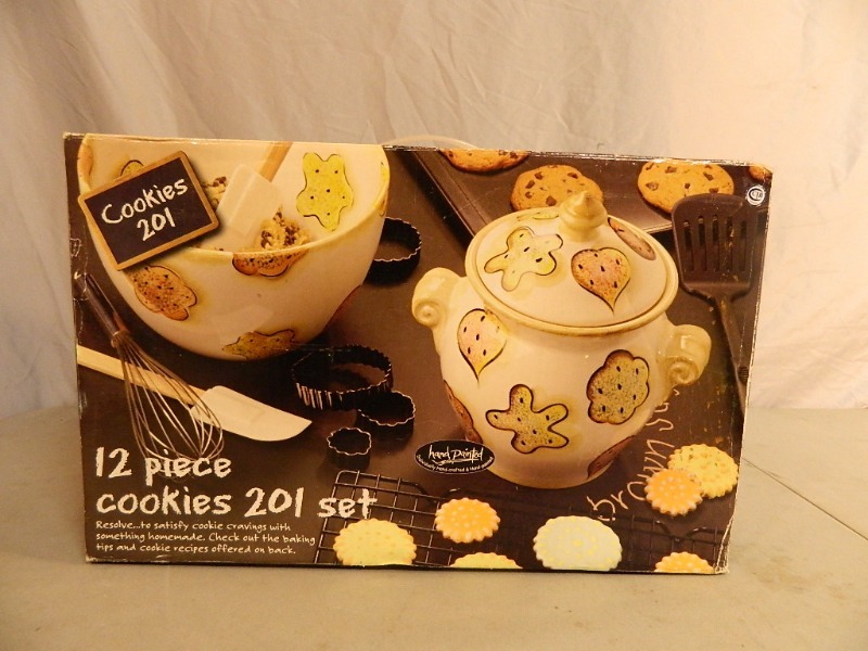 lot 20 image: New 12 Piece Cookie 201 Set