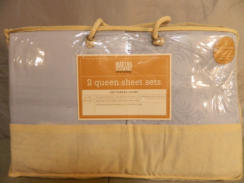 lot 25 image: 2 New Martha Stewart Sheet Sets
