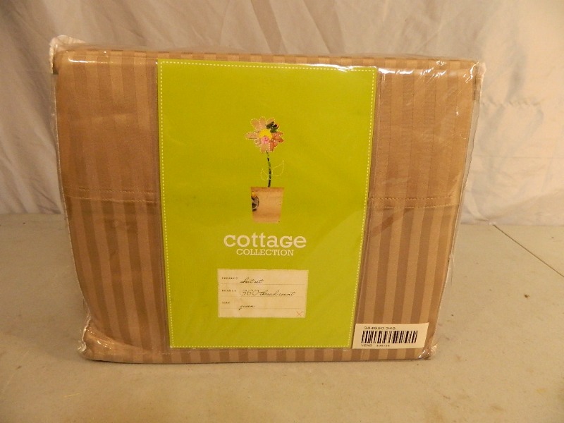 lot 28 image: New 360 Thread Count Double Sheet Set