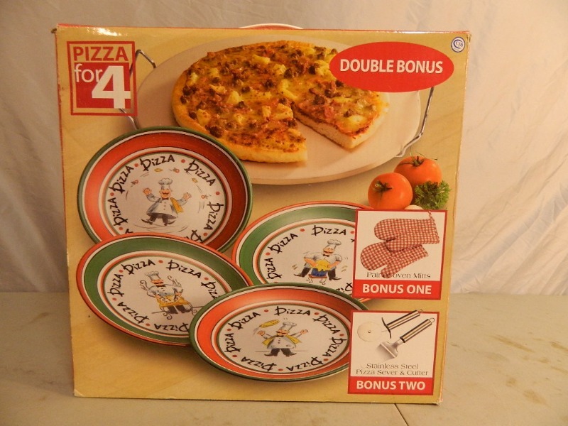 lot 40 image: New Pizza Set