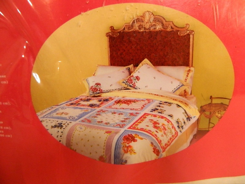 lot 42 image: New Queen Duvet Set