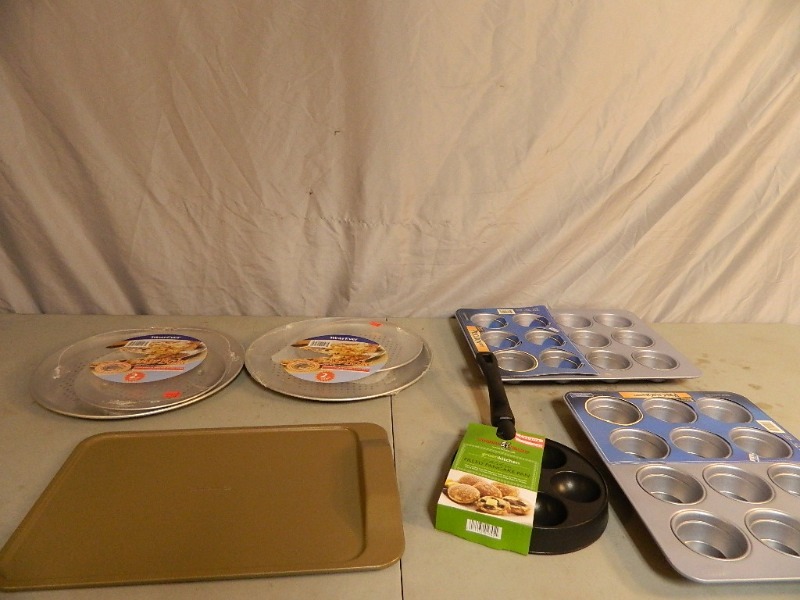 lot 60 image: New Pans