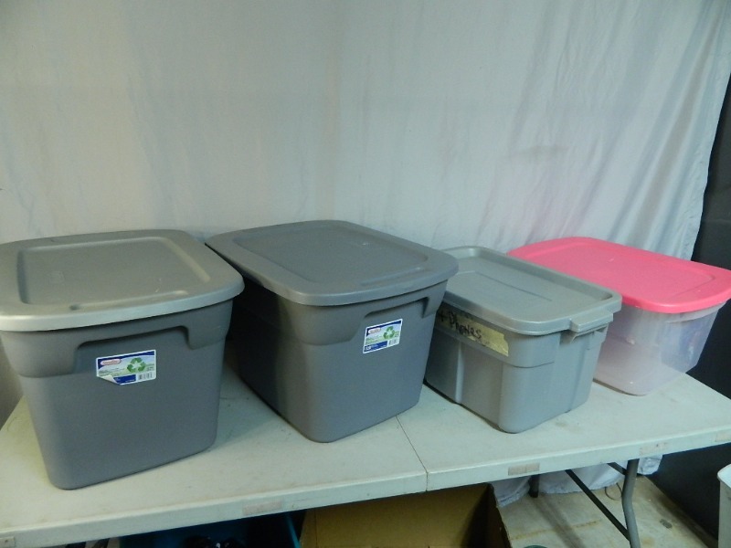 lot 109 image: 4 Totes with Lids