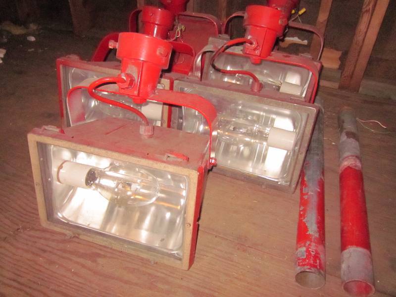 lot 202 image: 5 GE Lights