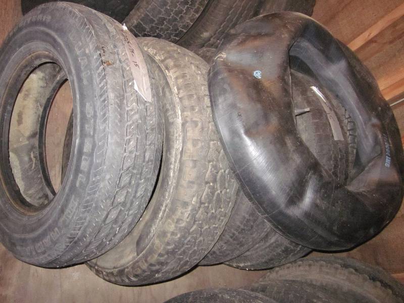 lot 206 image: 5 Tires & 1 Tube