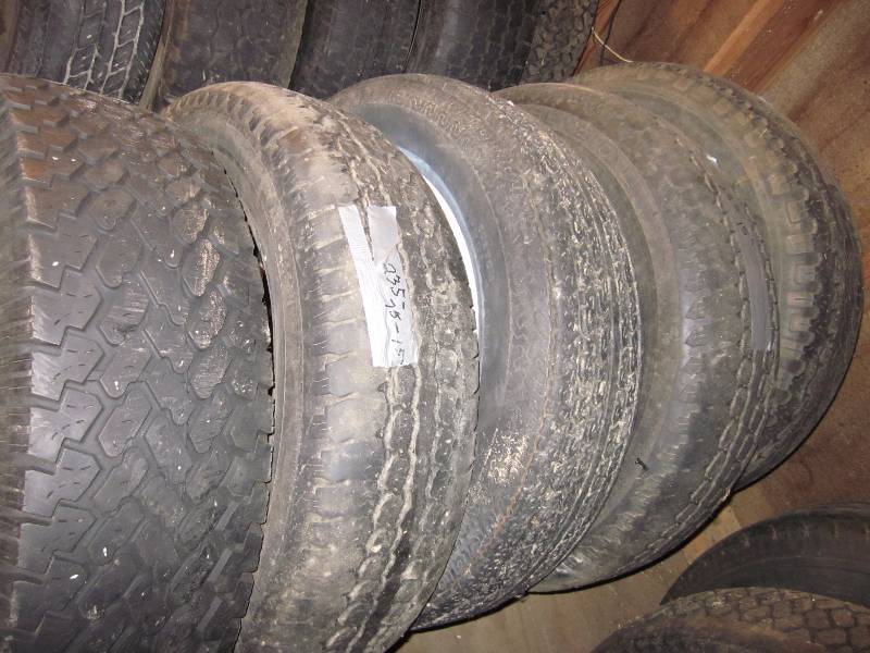lot 207 image: 5 Tires