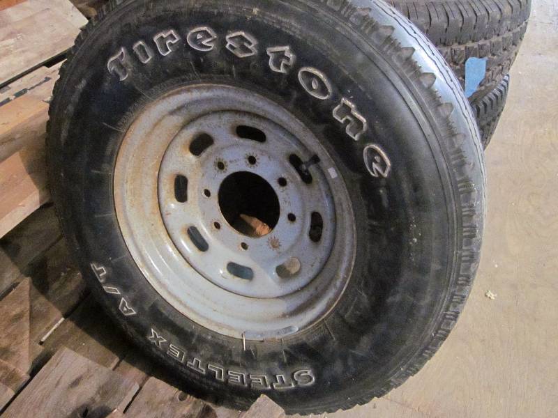 lot 219 image: 4 Tires & 1 Rim